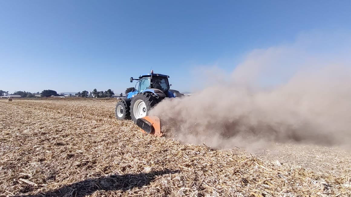 BERTI TSB/P 600 triturando rastrojo