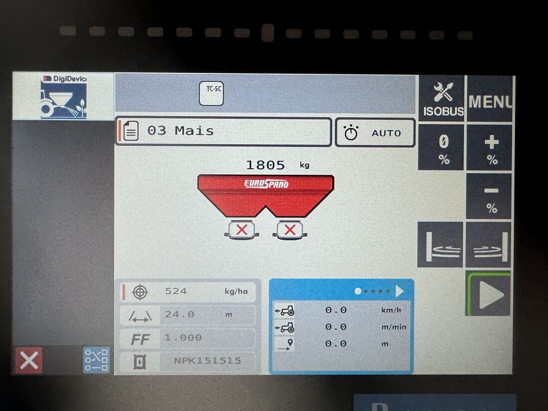 Terminal ISOBUS en la cabina mostrando los datos de trabajo de la abonadora