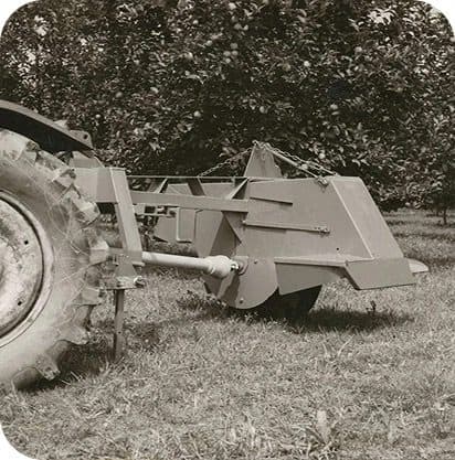 Archivo Massano: rotocultor enganchado