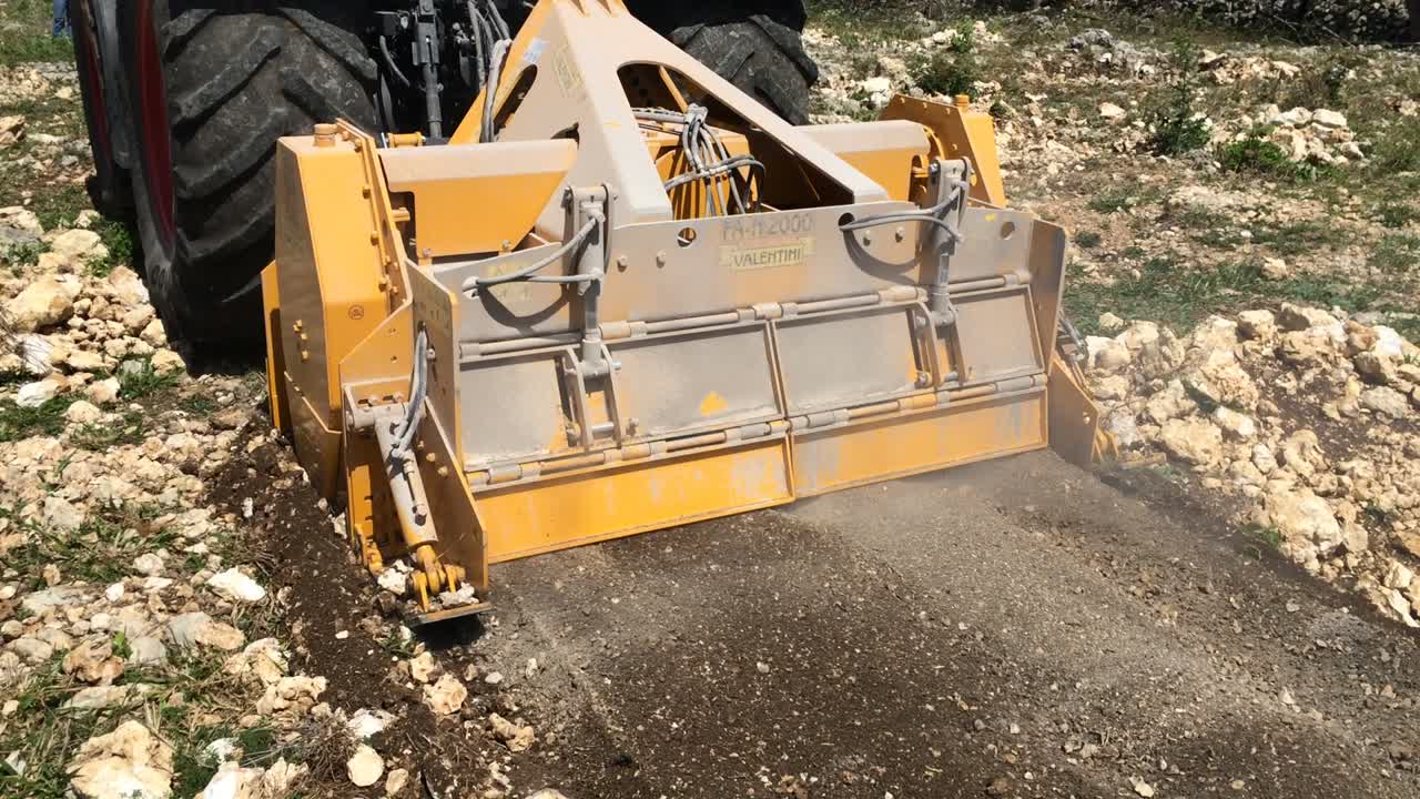 ATTILA-M 2000 dejando cama sobre piedra caliza, Quintana Roo